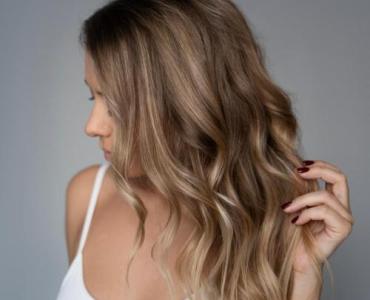 Toner do włosów: jak dobrać odcień i stonować kolor w domu?