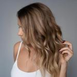 Toner do włosów: jak dobrać odcień i stonować kolor w domu?