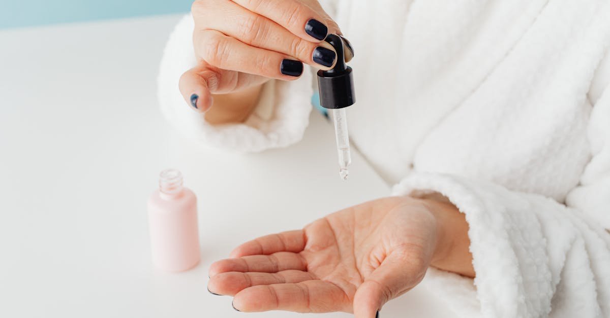 Działanie serum z witaminą C: jak działa na skórę i dlaczego warto stosować