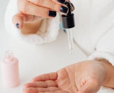 Działanie serum z witaminą C: jak działa na skórę i dlaczego warto stosować