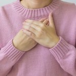 Ucisk w klatce piersiowej i ostre bóle — przyczyny, objawy i kiedy zgłosić się do lekarza