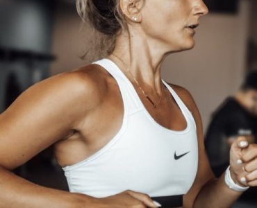 Ćwiczenia cardio dla początkujących: prosty plan, porady i bezpieczne ćwiczenia