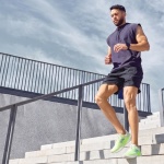 Biegacz w butach New Balance